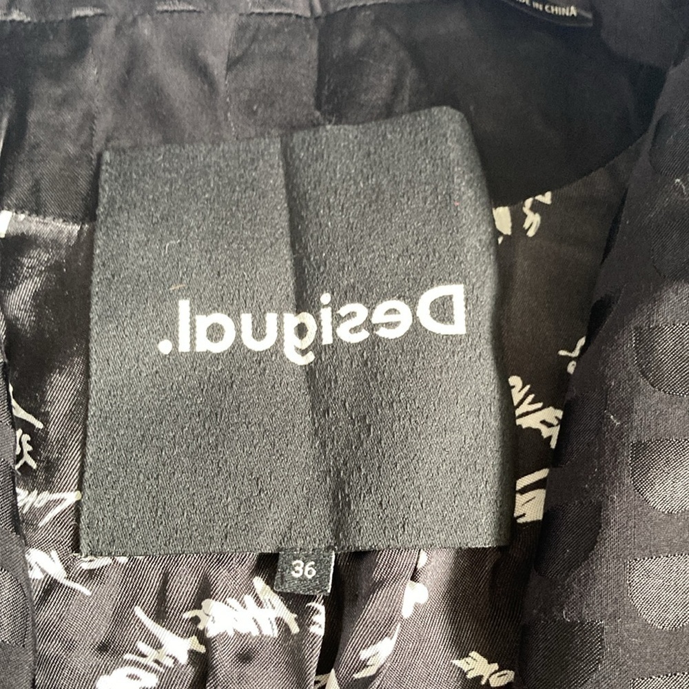 Desigual Black Blazer with Classic Lapel Design - Picture 2 of 3